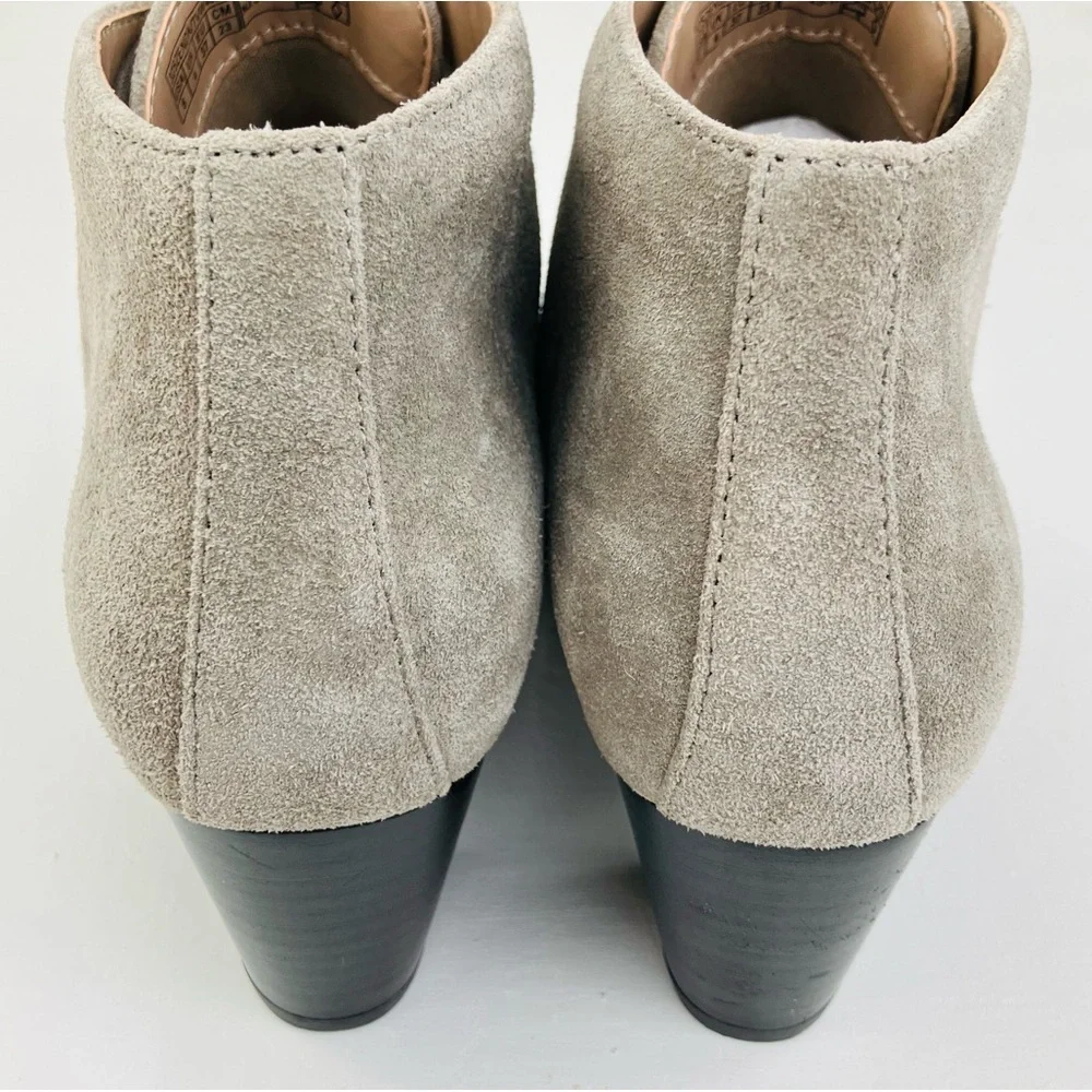 NWOT Vionic Zenda Ankle Boots